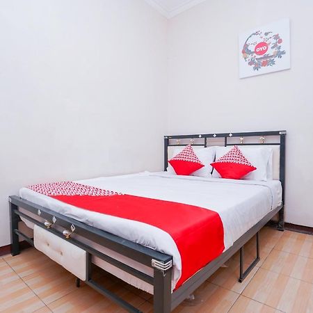 Collection O 1112 Comfitel Siwalankerto Aa4 Hotel Surabaya Exterior foto