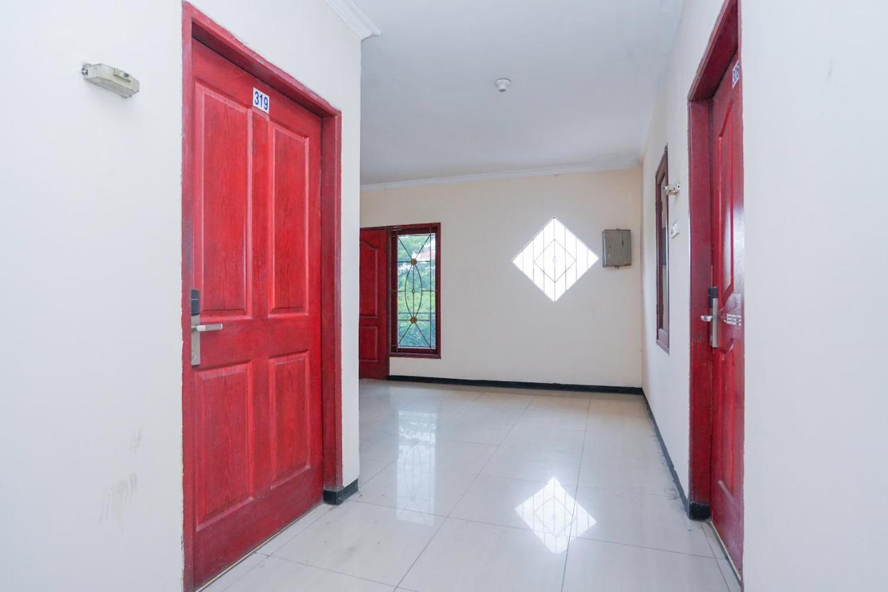 Collection O 1112 Comfitel Siwalankerto Aa4 Hotel Surabaya Exterior foto
